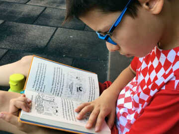 Yaz Okulunda Açık Havada Kitap Okuma Etkinliği