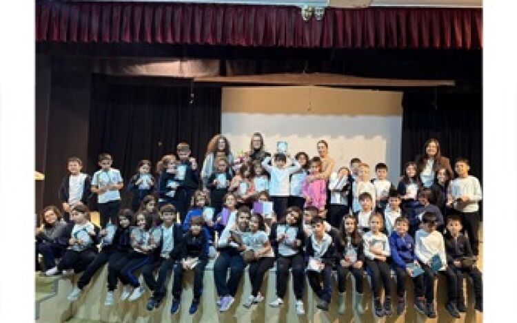 Yazar Elif Özmenek Çarmıklı Söyleşisi