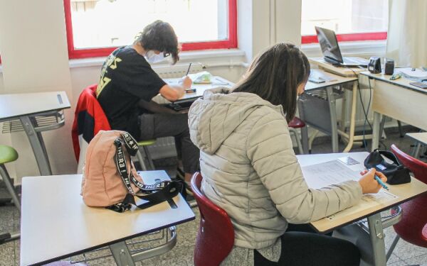 Cambridge Sınavları Yapılıyor