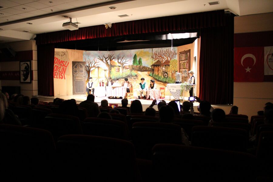 Öğrencilerimizin Tiyatro Gösterisi 2