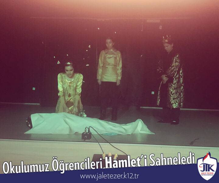 Okulumuz Öğrencileri Hamlet'i Sahneledi 10