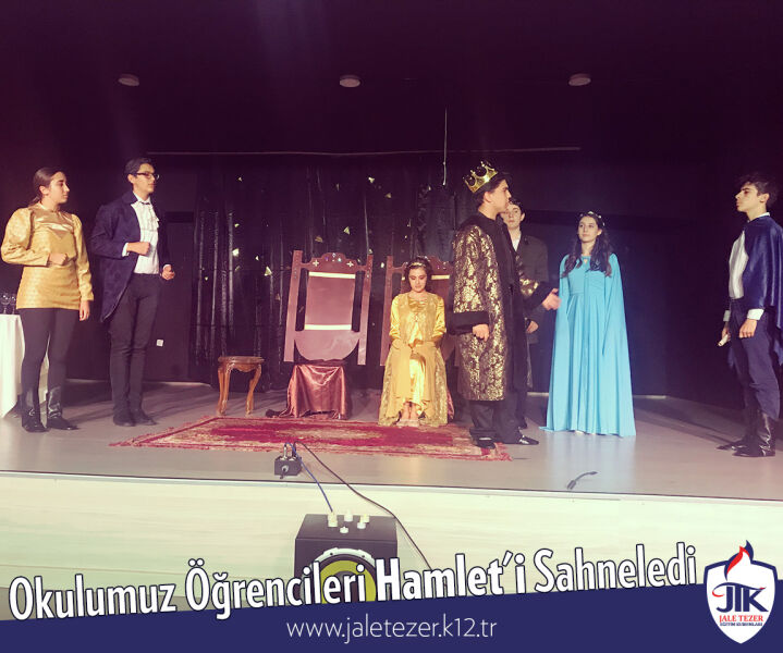 Okulumuz Öğrencileri Hamlet'i Sahneledi 1