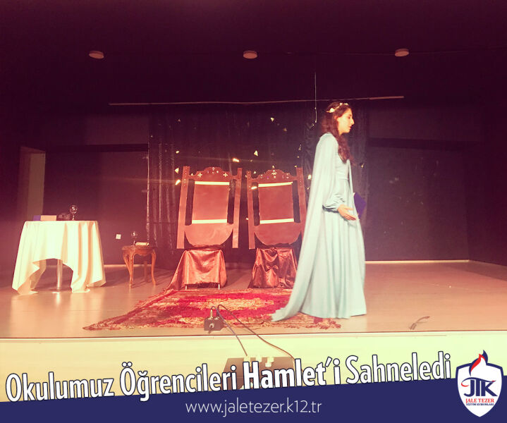 Okulumuz Öğrencileri Hamlet'i Sahneledi 5