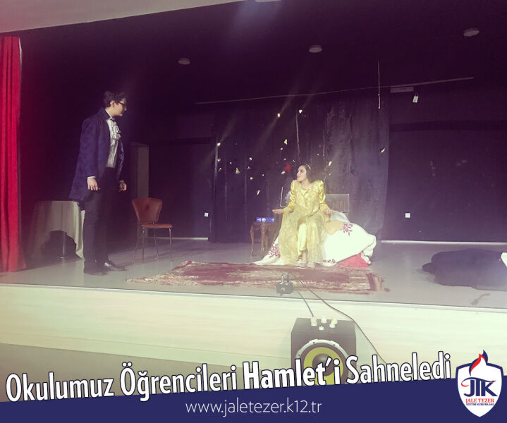 Okulumuz Öğrencileri Hamlet'i Sahneledi 8