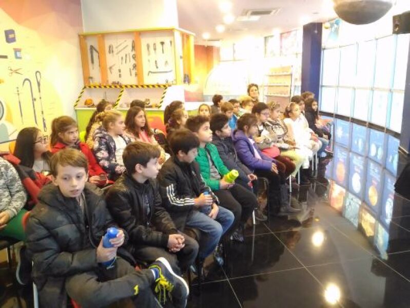 Montessori dersi kapsamında tüm 2. ve 4. Sınıflarımızla Ali Kuşçu Bilim Merkezi gezimizi gerçekleştirdik. 1