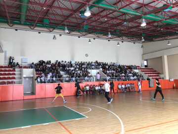 Öğrencilerimiz ve Öğretmenlerimizin Futsal Maçı