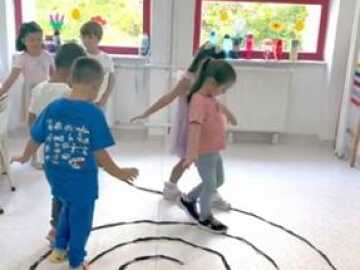 Anasınıfı Yürüyerek Çizgi Çalışması